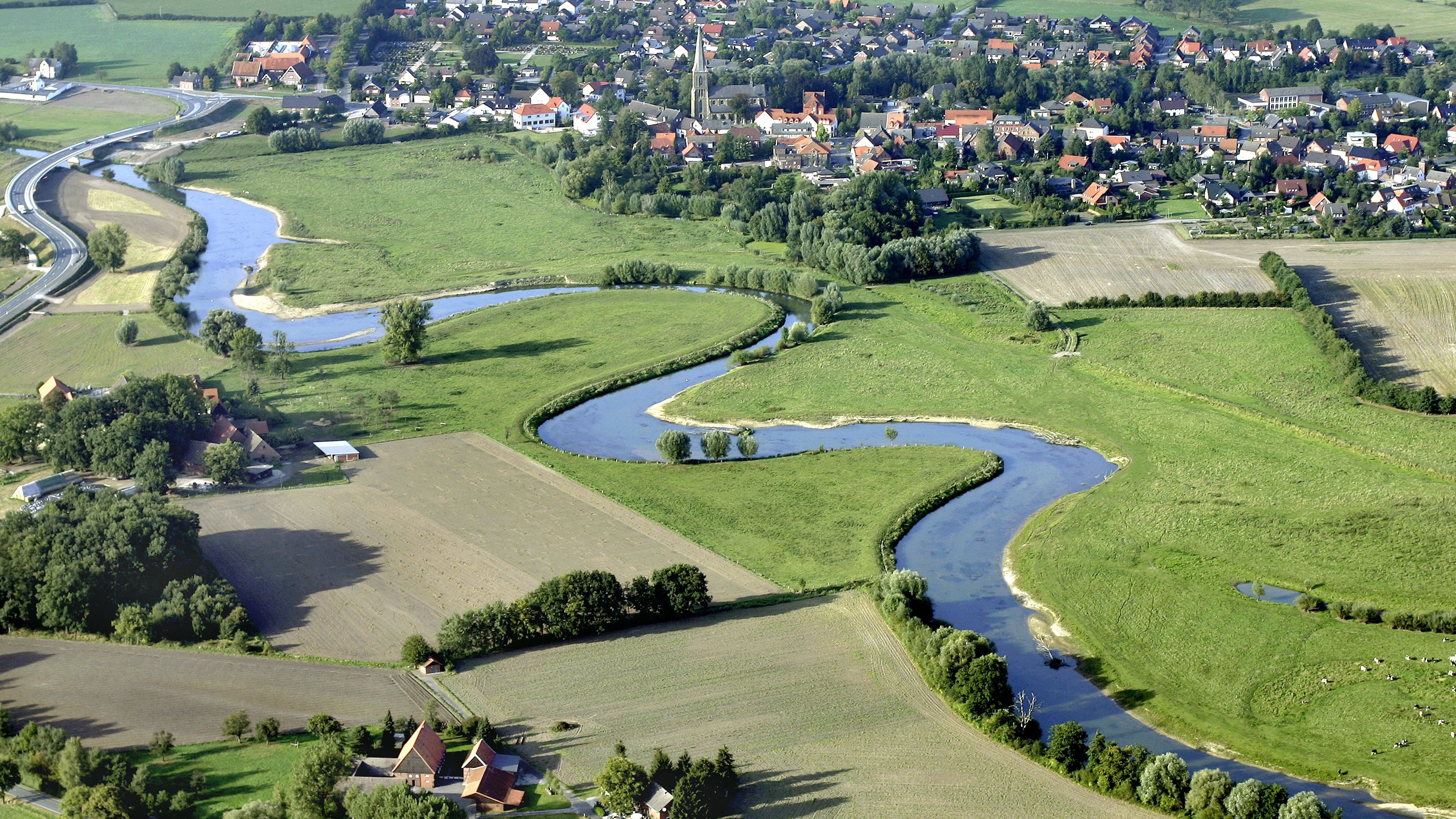 Luftbild vom Fluss Lippe
